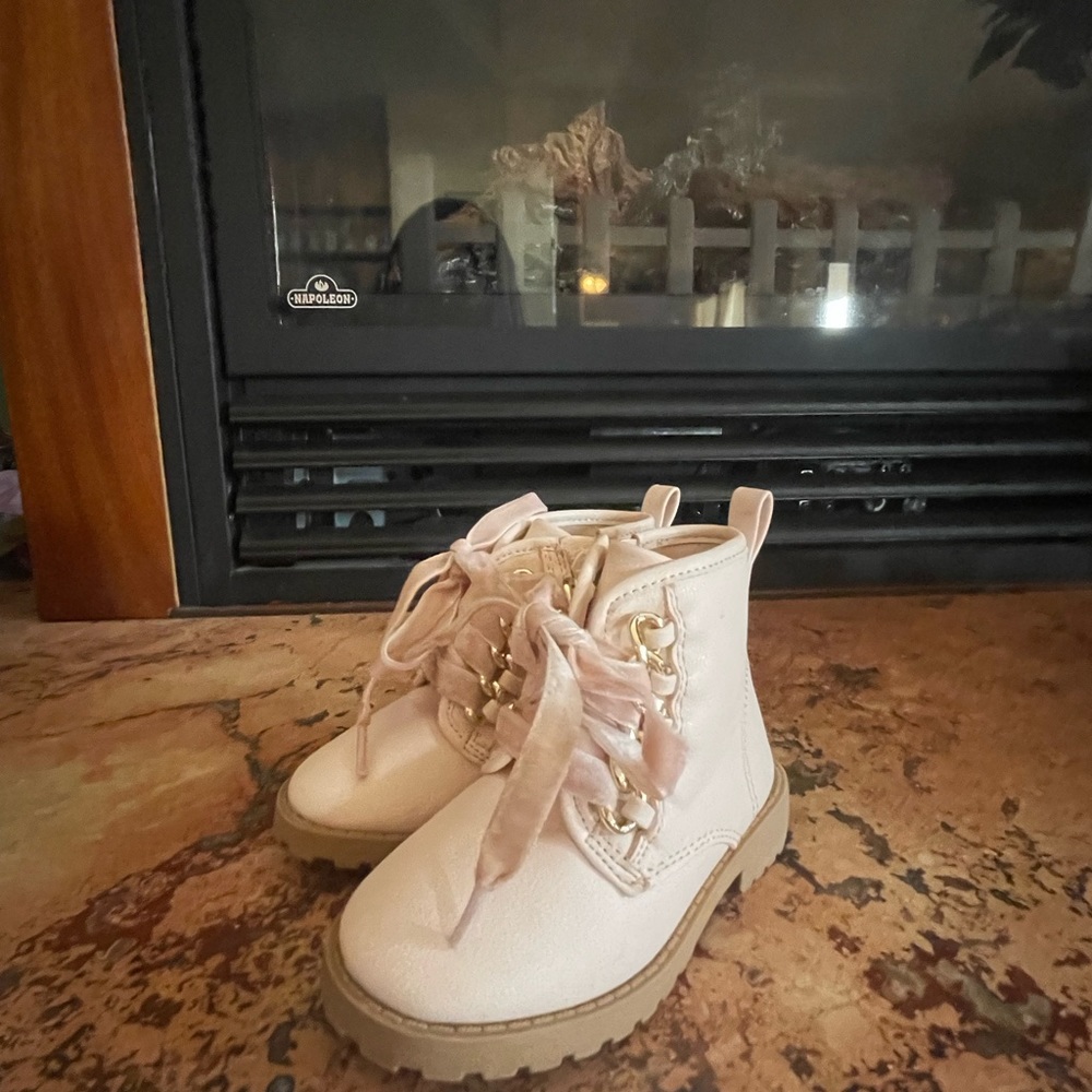 Wonder Nation Size 6 pink toddler water proof, winter boots